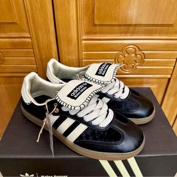 Adidas Shoes - TRENDING: NWOT Adidas Samba Pony Tonal Unisex Sneakers